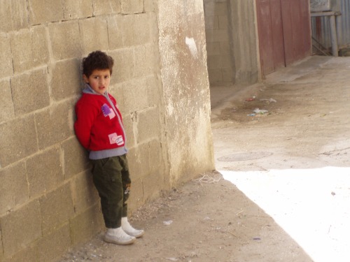 صورة لاحد اطفال المخيمات في مخيم بلاطة